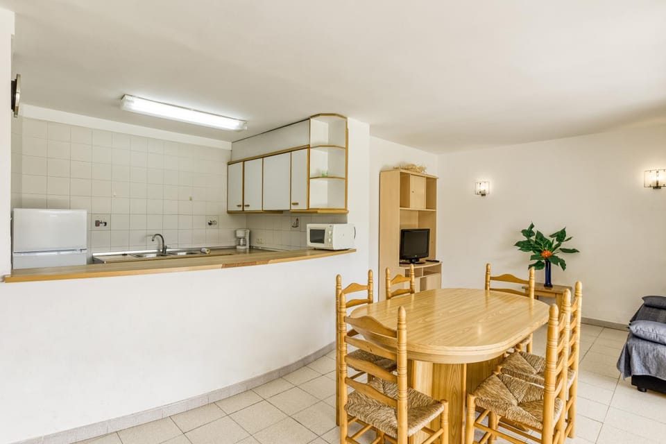Property building, Kitchen or kitchenette, Living room