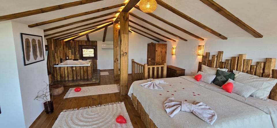 Photo of the whole room, Bedroom, towels