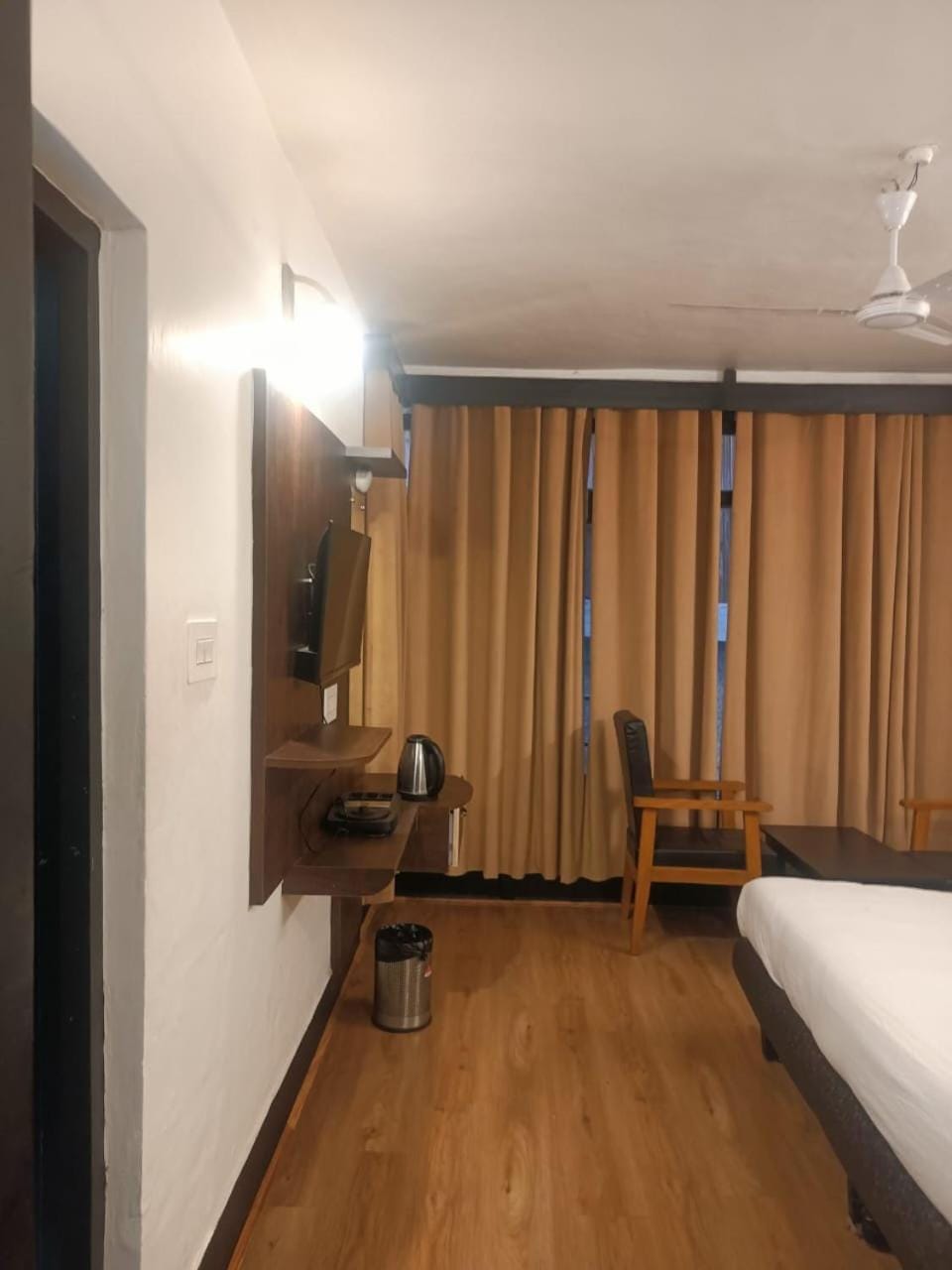 zoz Jhelum river Hotel in India