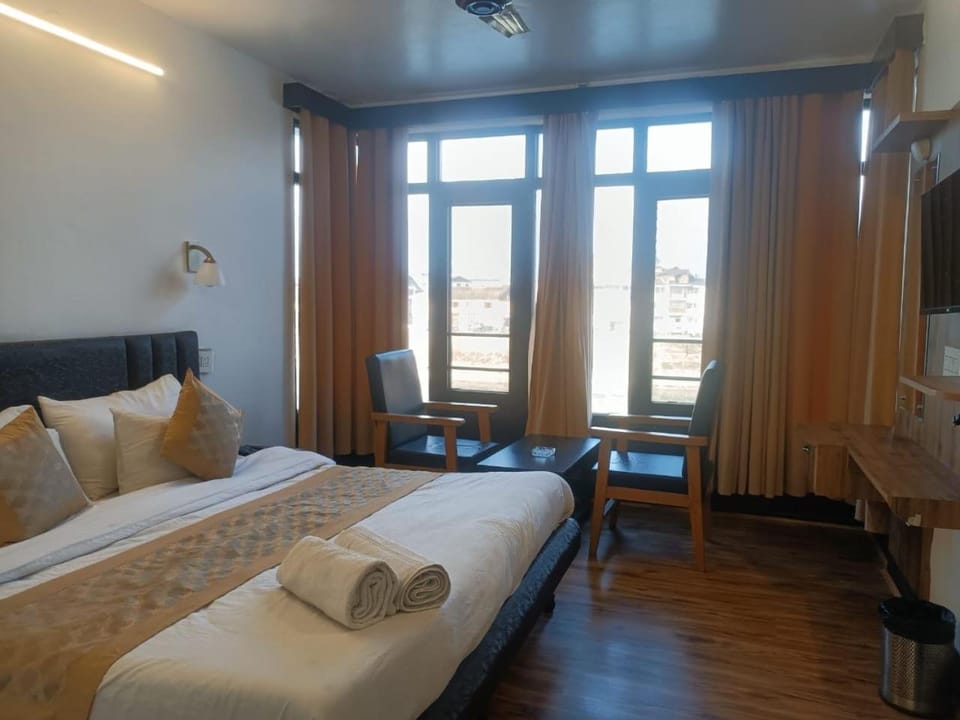 zoz Jhelum river Hotel in India