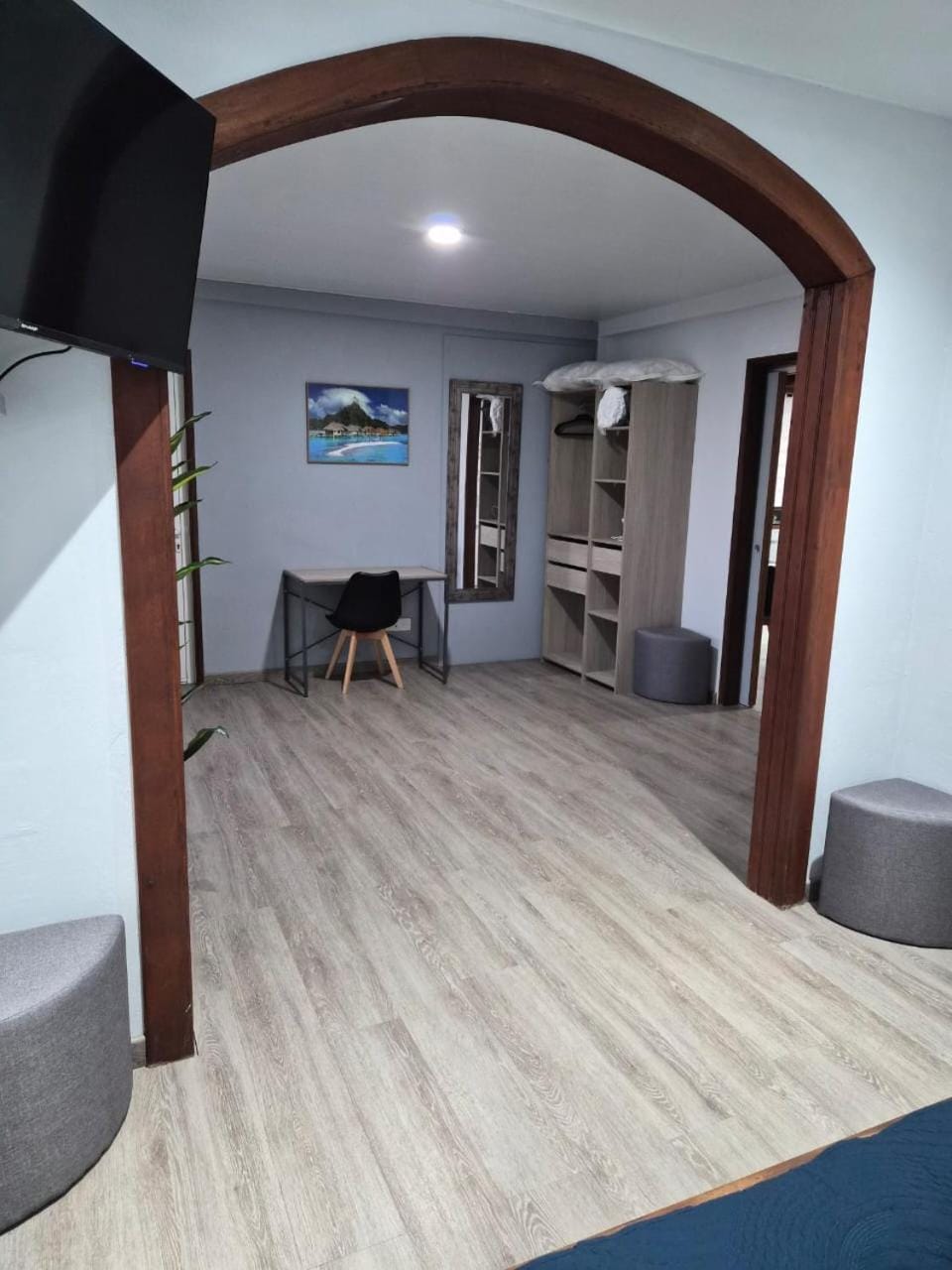 TV and multimedia, Photo of the whole room, Bedroom