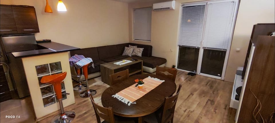 Living room, pet friendly