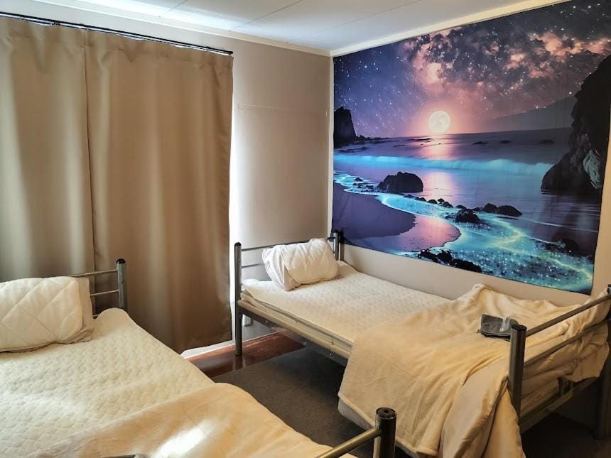 真鶴個室203ツイン 駅徒歩6分Atami Hakoneも近いゲストハウス真鶴 Bed and Breakfast in Kanagawa Prefecture