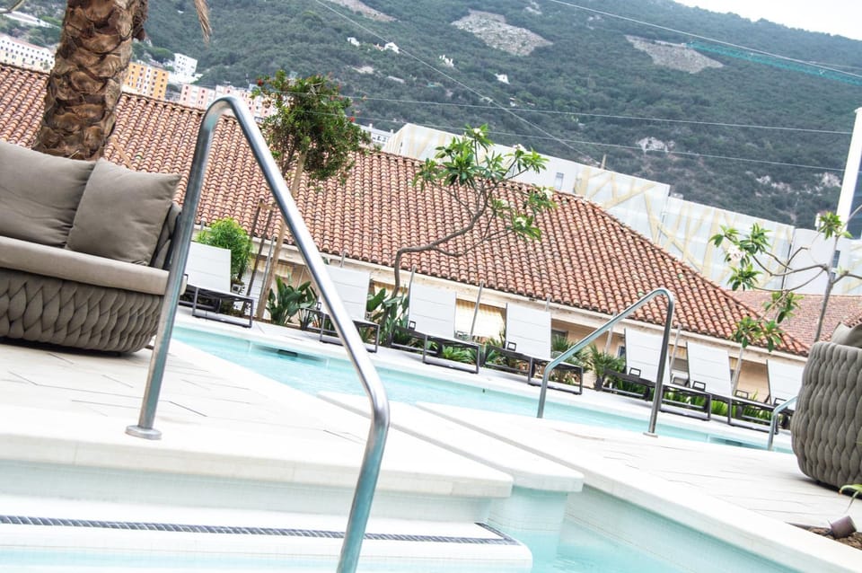 Balcony/Terrace, Swimming pool