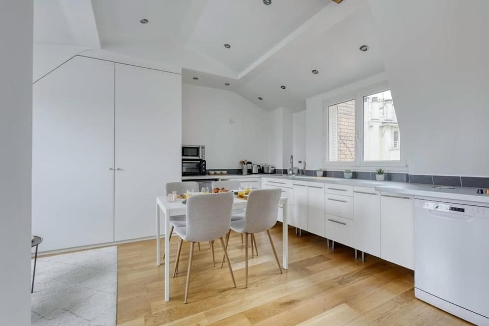 Dining area, kitchen