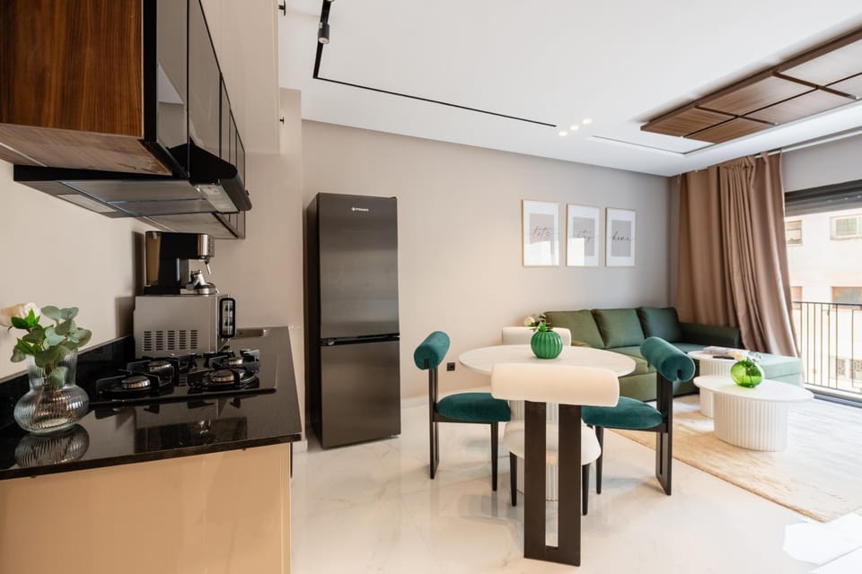Kitchen or kitchenette, Living room, Seating area, Dining area