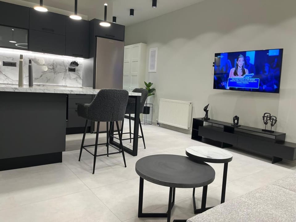 TV and multimedia, Kitchen or kitchenette, Living room, Seating area, oven, stove