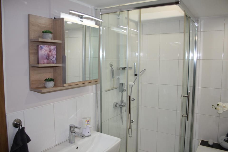 Shower, Bathroom