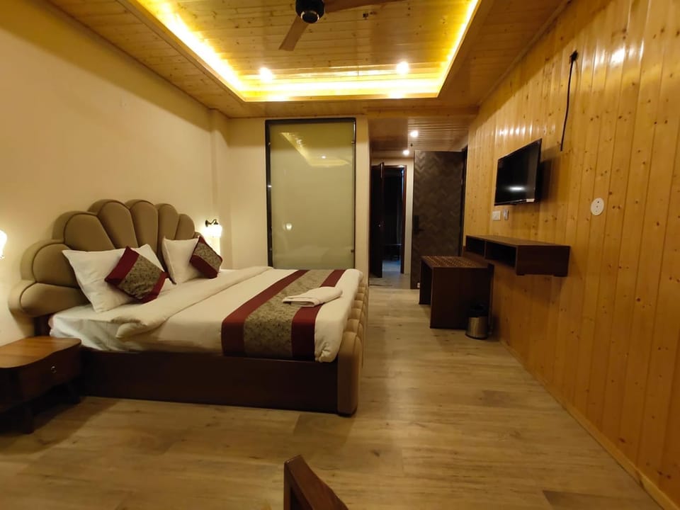 Bed, TV and multimedia, Photo of the whole room, Bedroom, wardrobe