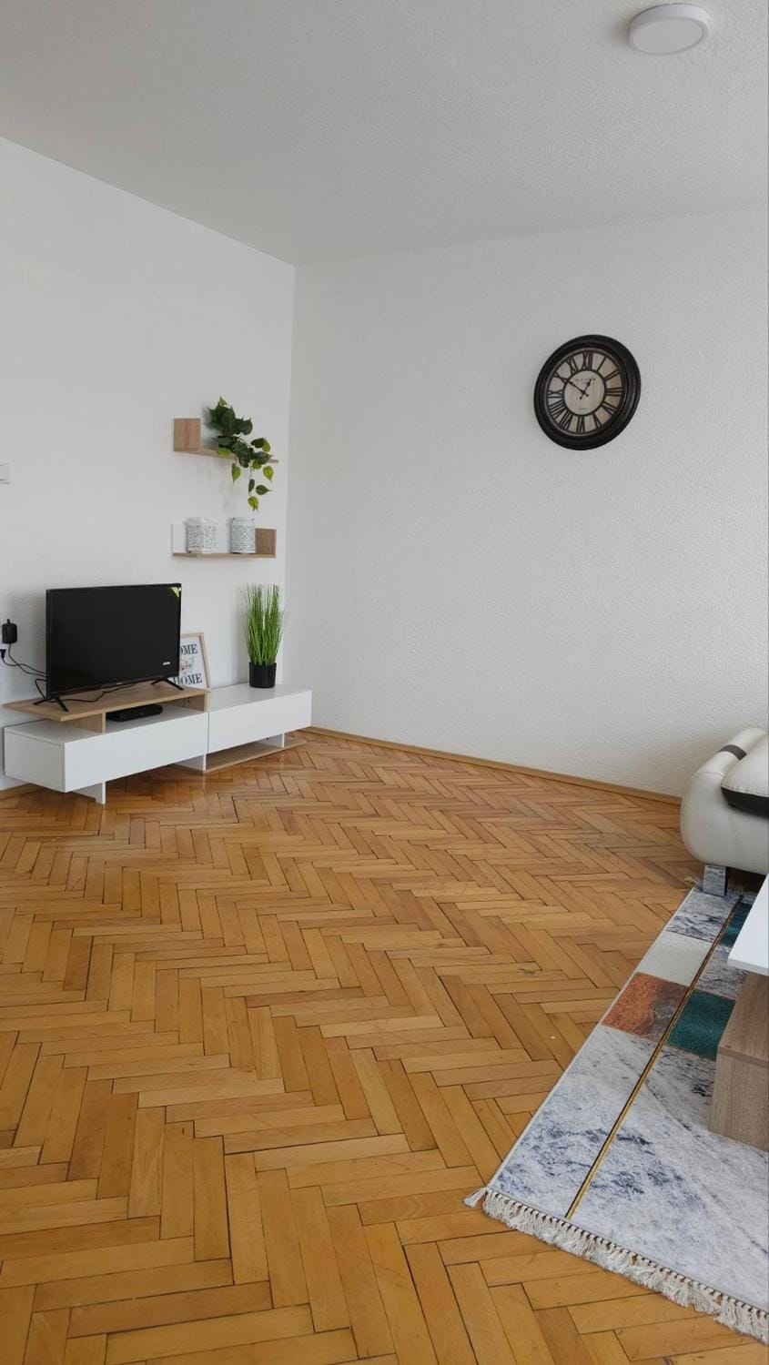 Communal lounge/ TV room, TV and multimedia, Living room