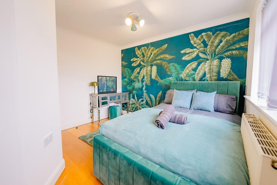 Bed, Photo of the whole room, Bedroom