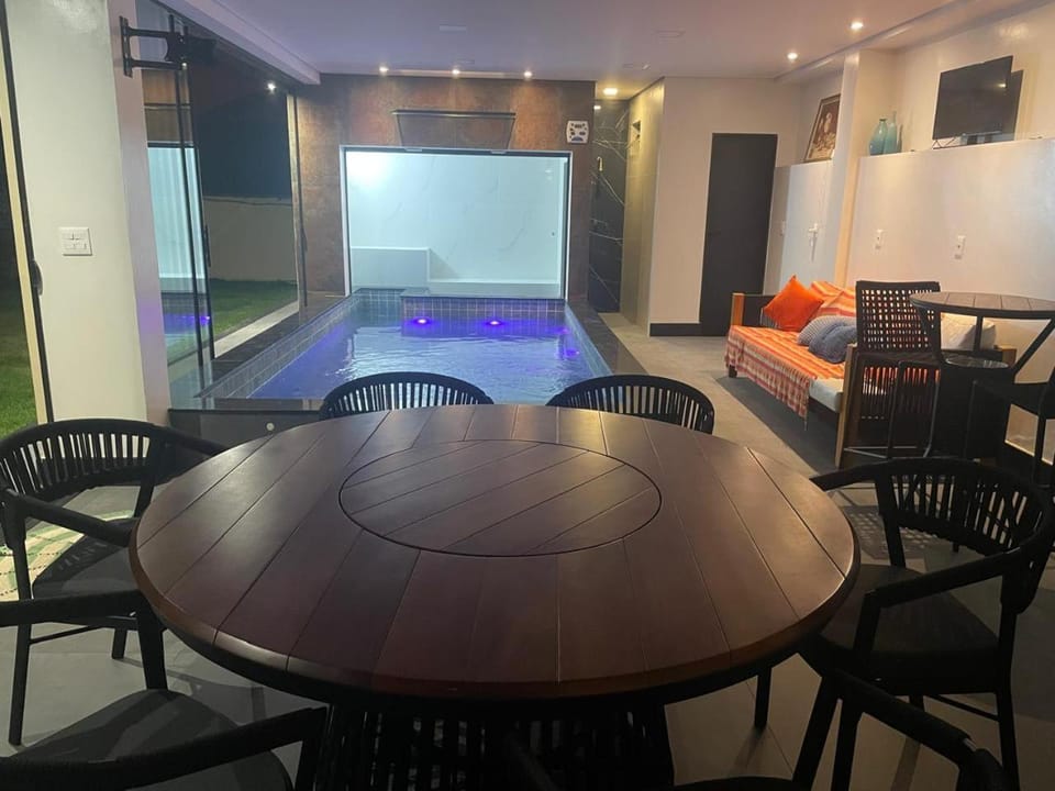 Sauna, Dining area, Swimming pool