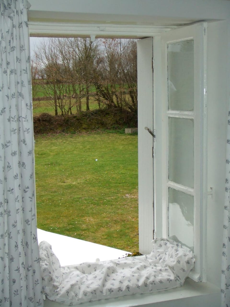 Farmyard at Kerespars, 3 Houses, Sleeps 30 with pool House in Finistere