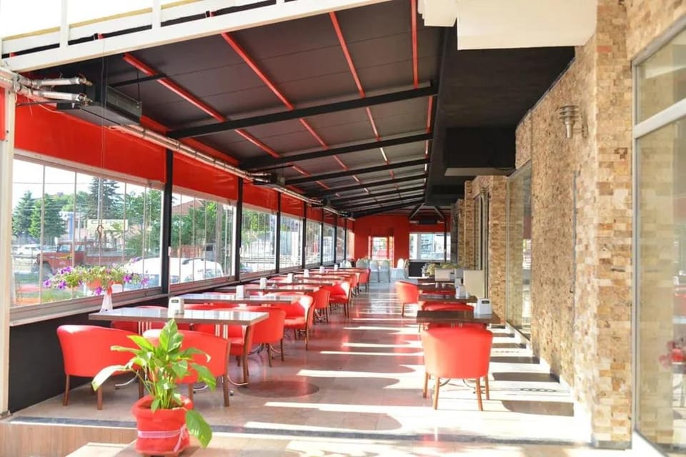 Restaurant/places to eat, Seating area