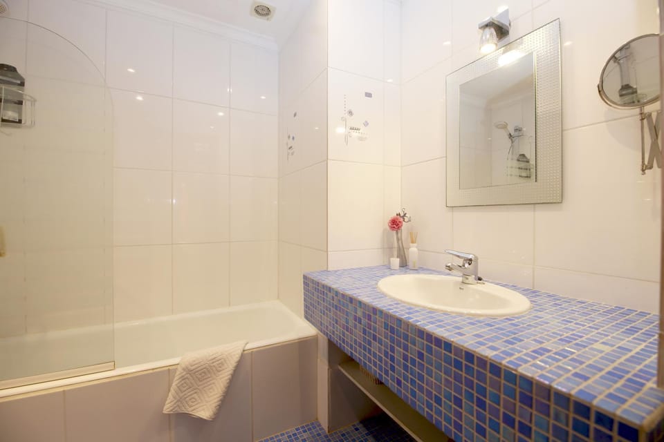 Shower, Toilet, Bathroom, Bath