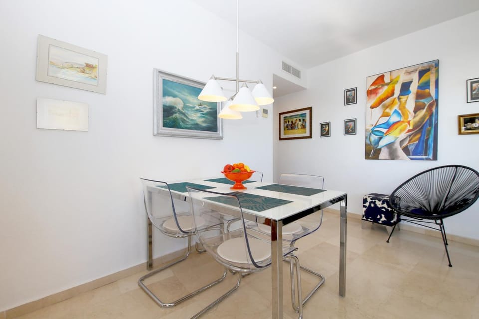 Living room, Dining area