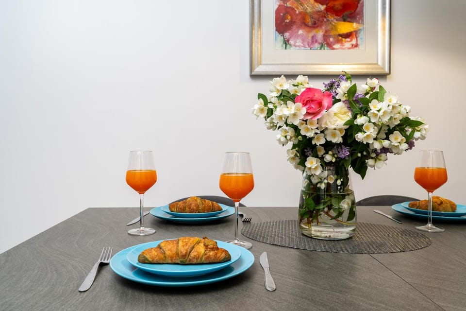Food and drinks, Dining area