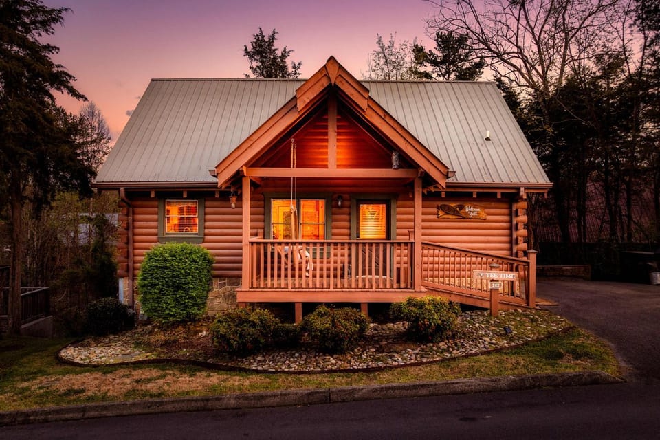 Quaint & Cozy - Great location - Hot Tub - BBQ House in Pigeon Forge