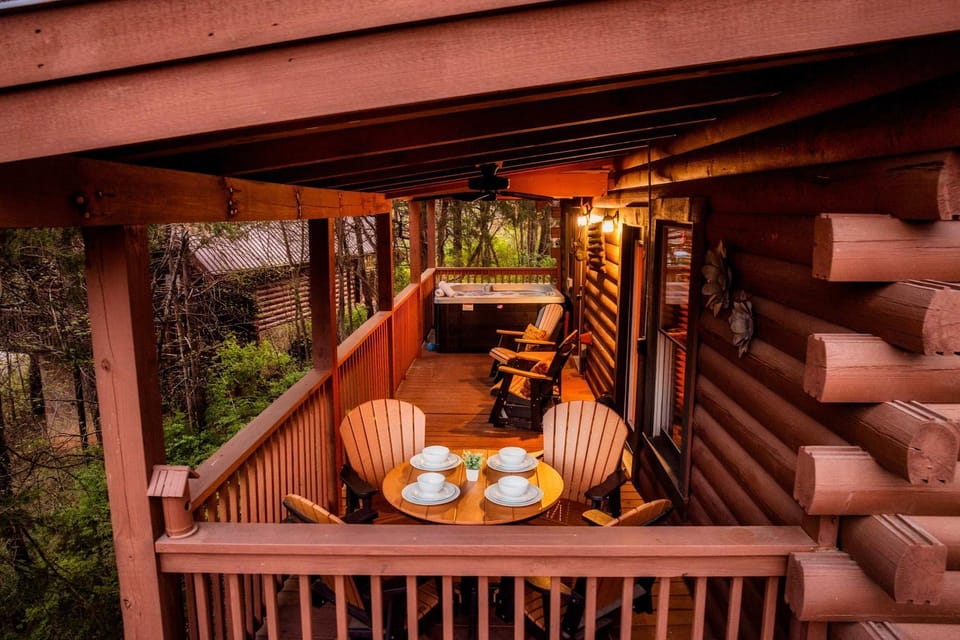 Quaint & Cozy - Great location - Hot Tub - BBQ House in Pigeon Forge