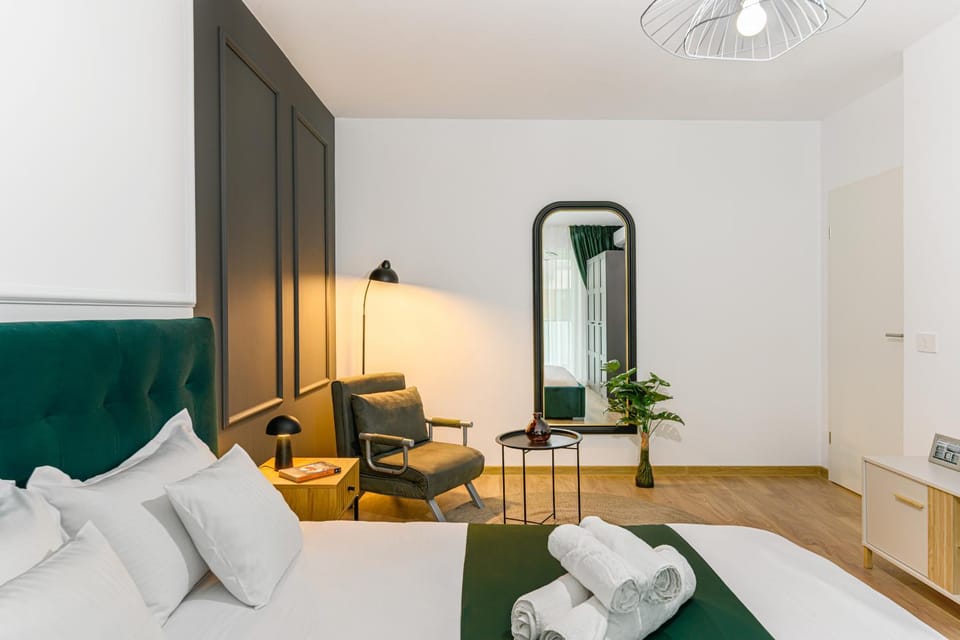 Bed, Photo of the whole room, towels