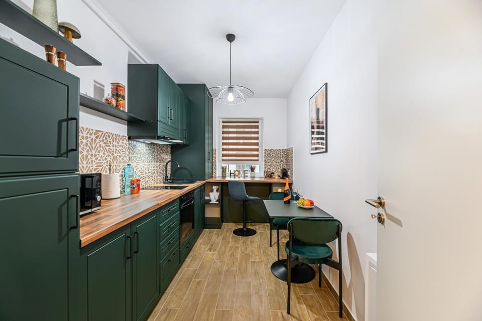 Kitchen or kitchenette, Seating area, Dining area, oven, stove