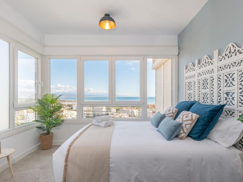 Bed, Natural landscape, Photo of the whole room