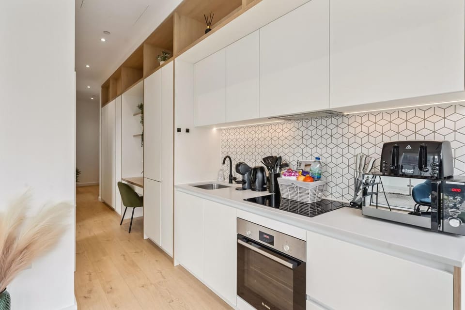 Coffee/tea facilities, Kitchen or kitchenette, dishwasher, oven, stove, toaster