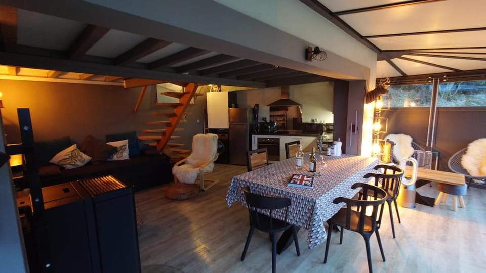 Kitchen or kitchenette, Living room, Dining area