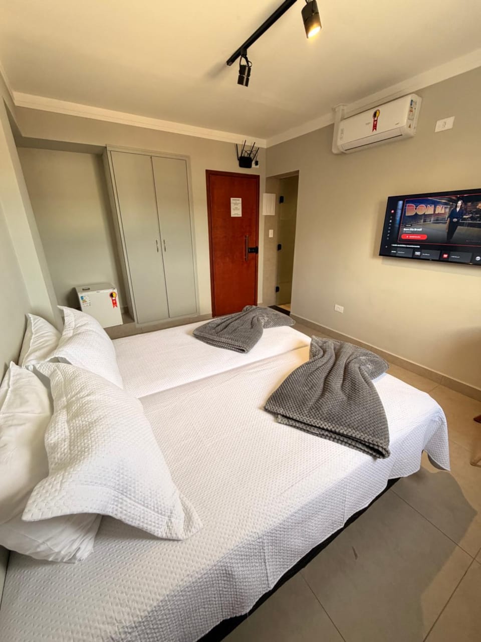 TV and multimedia, Photo of the whole room, Bedroom