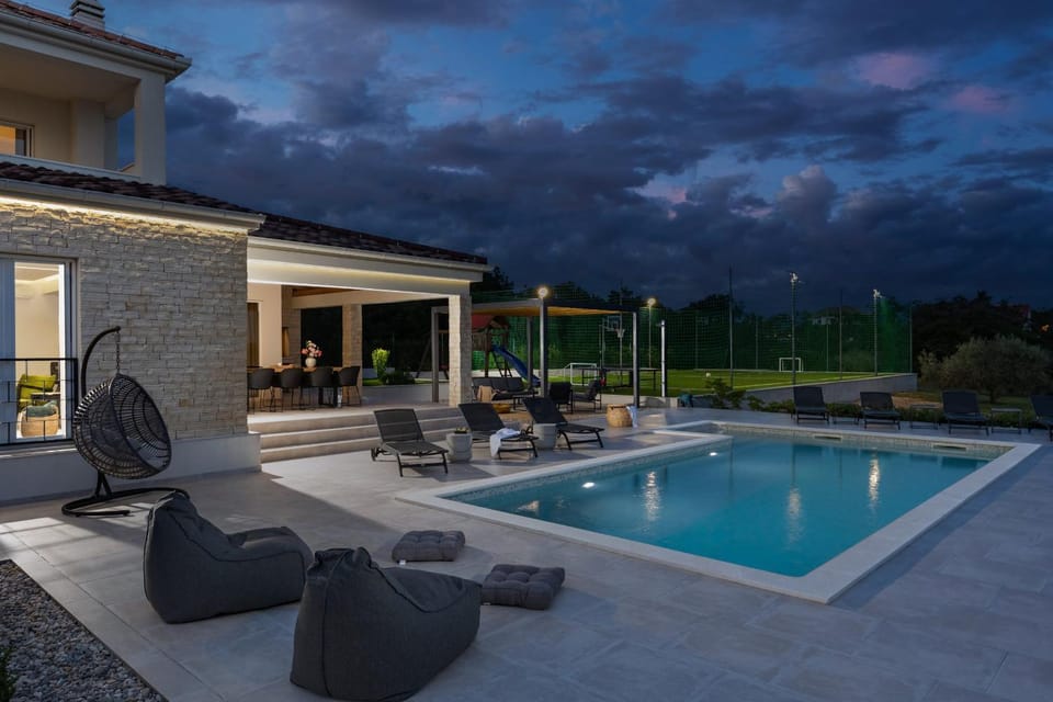 Swimming pool