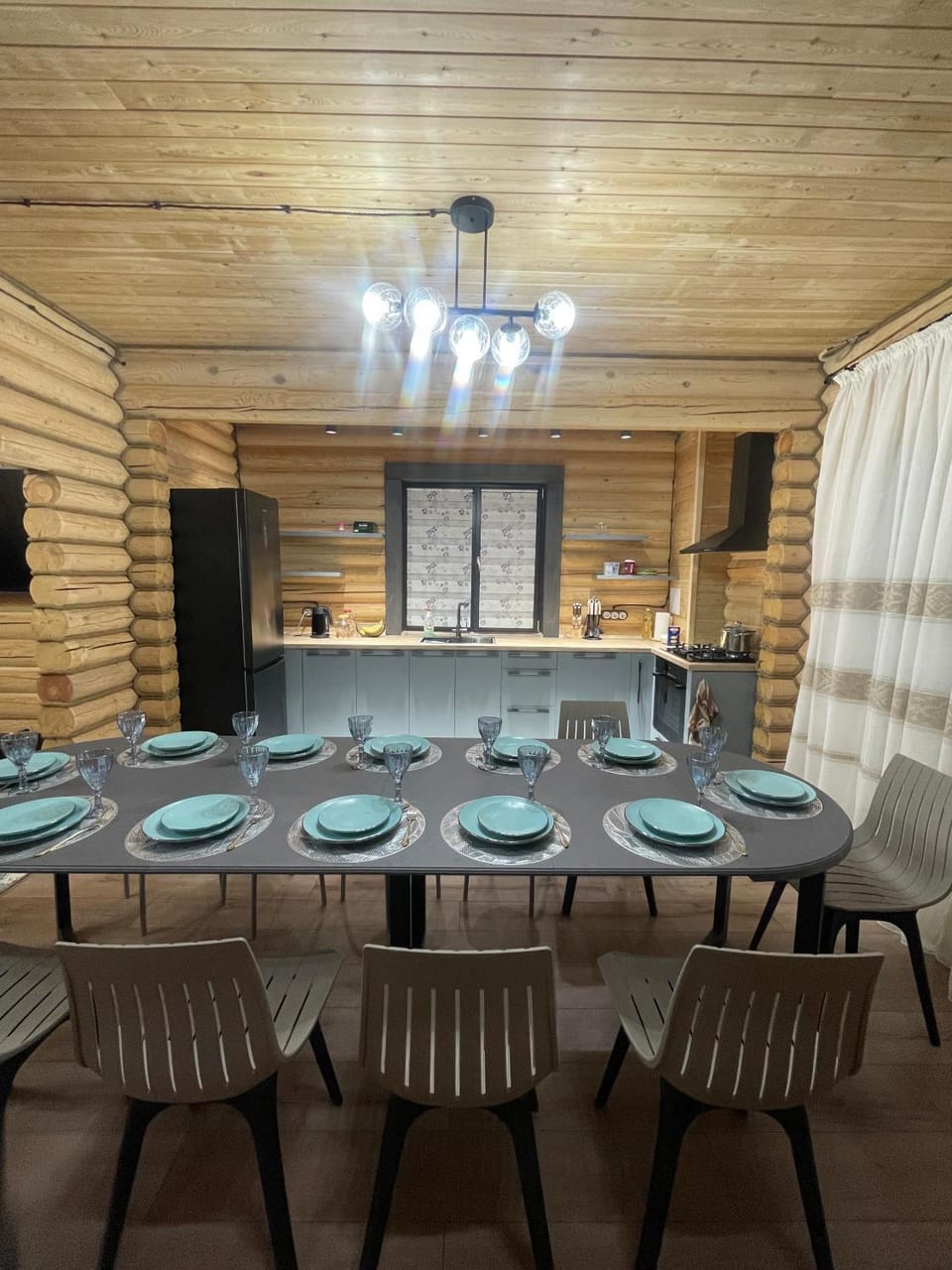 FamilyHouseTabagan гостевой дом,коттедж в горах для компании с террасой и баней Chalet in Almaty