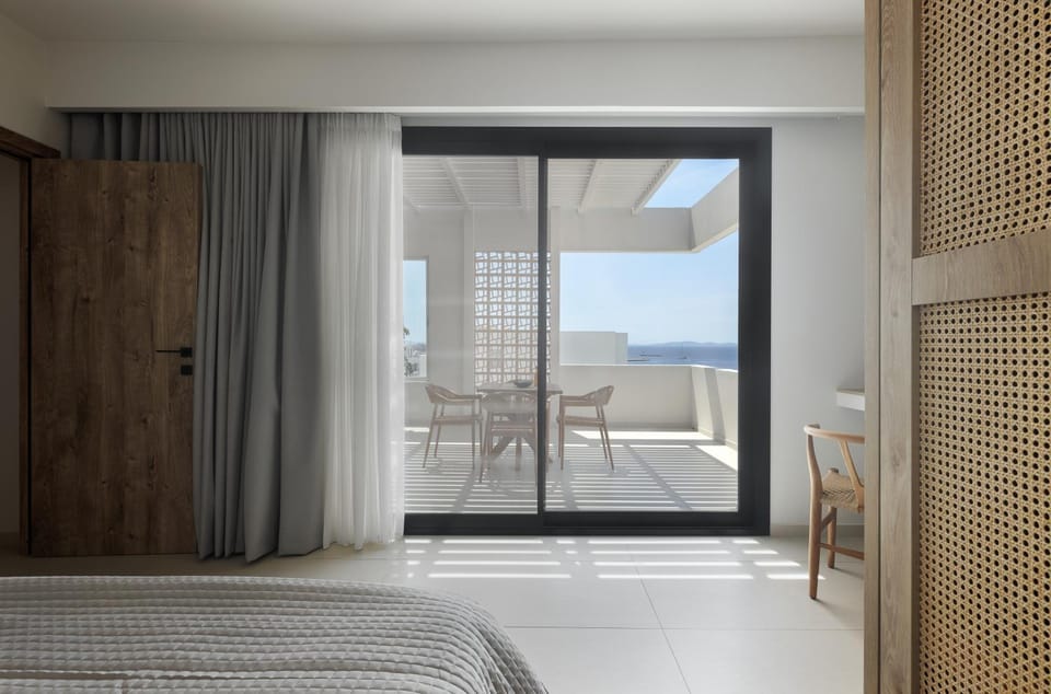 Bed, View (from property/room), Balcony/Terrace, Bedroom, Sea view