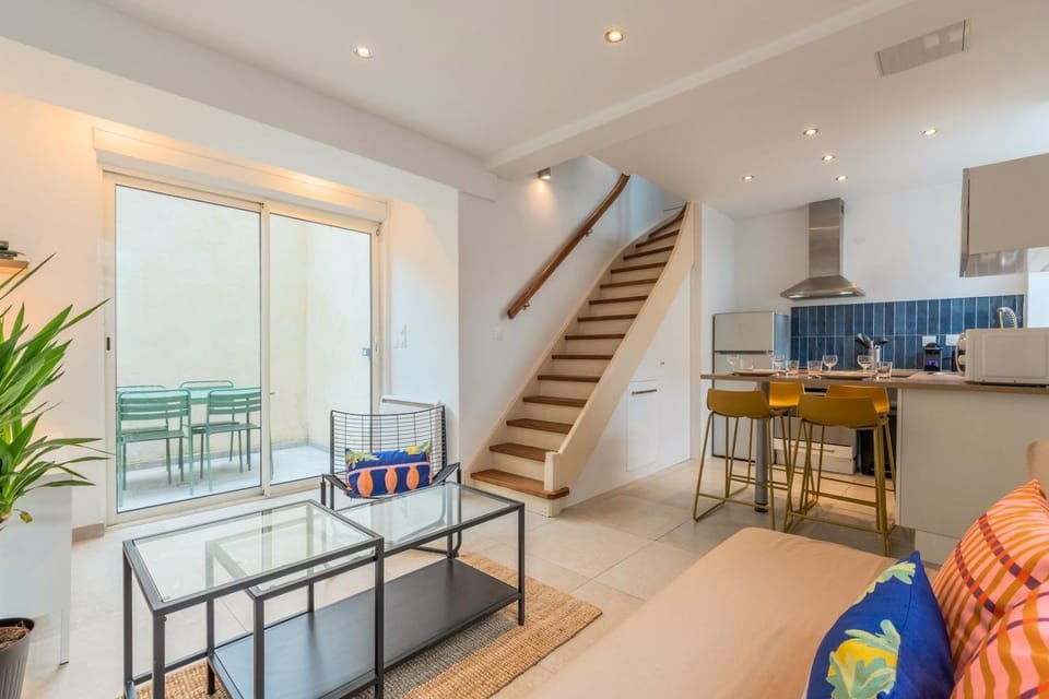 Maison 2 chambres avec petite cour, proche métro Bed and Breakfast in Lille