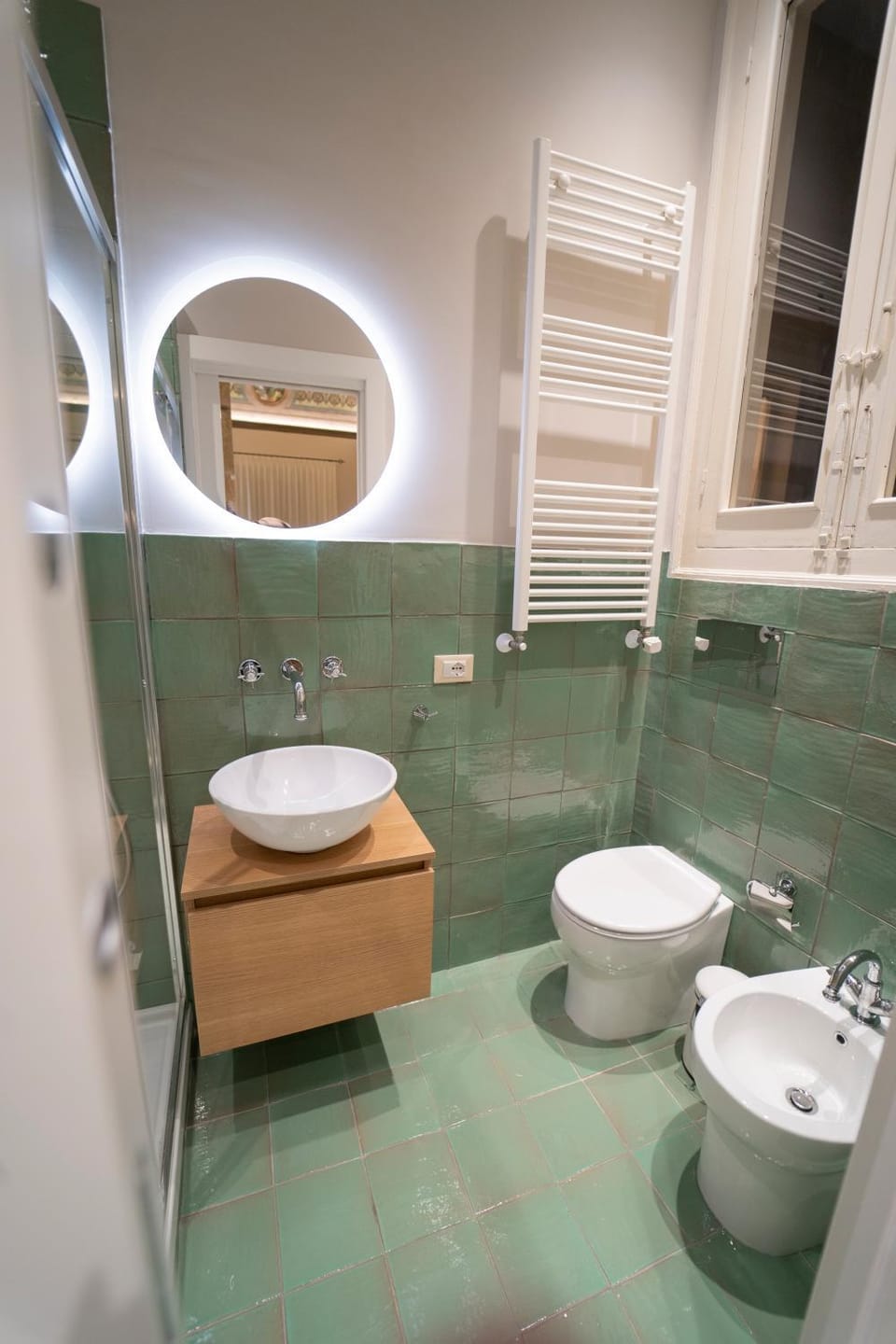 Shower, Toilet, Bathroom, bidet, towels