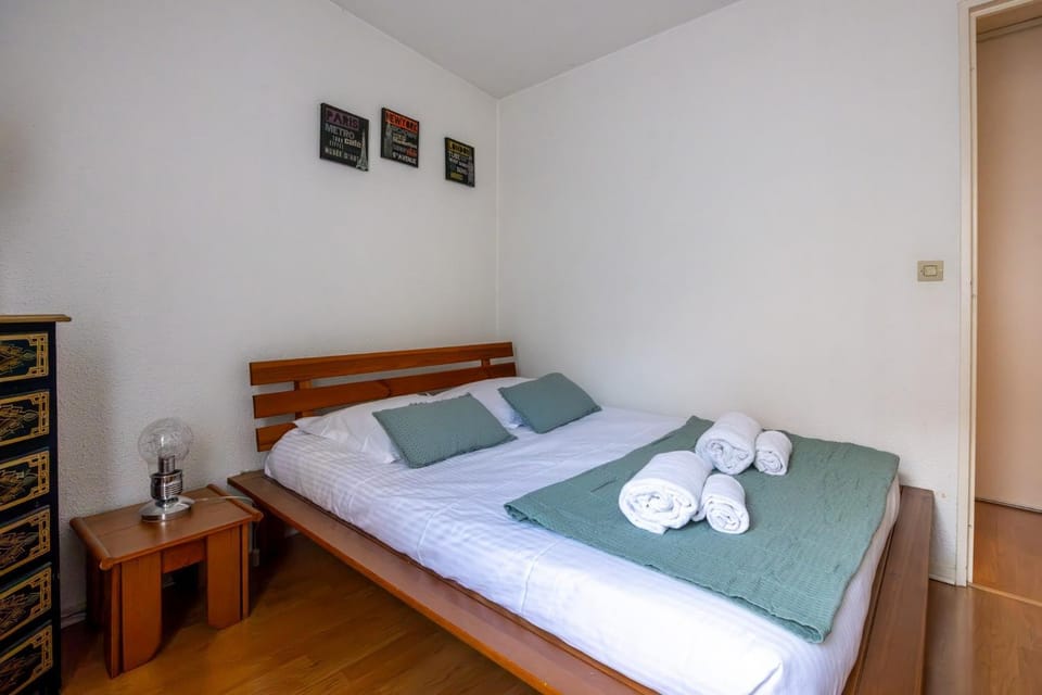 Bed, Bedroom