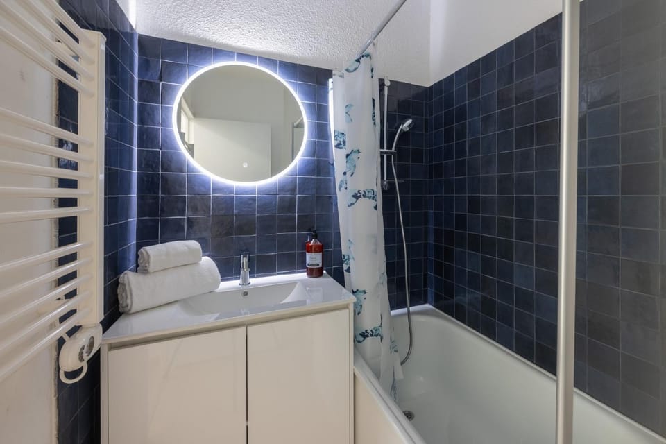 Bathroom, Bath