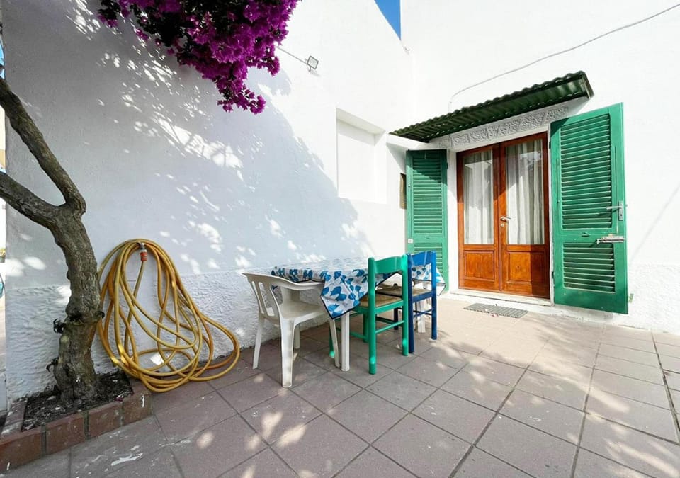 Property building, Patio, Day, View (from property/room), Balcony/Terrace, Dining area