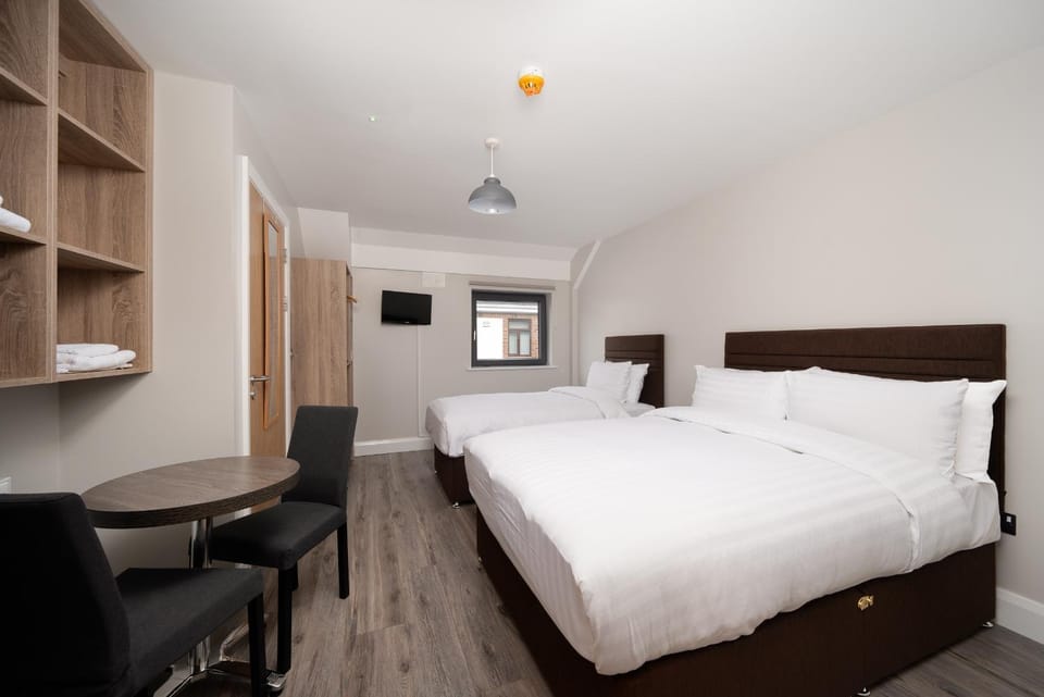 Bed, TV and multimedia, Bedroom