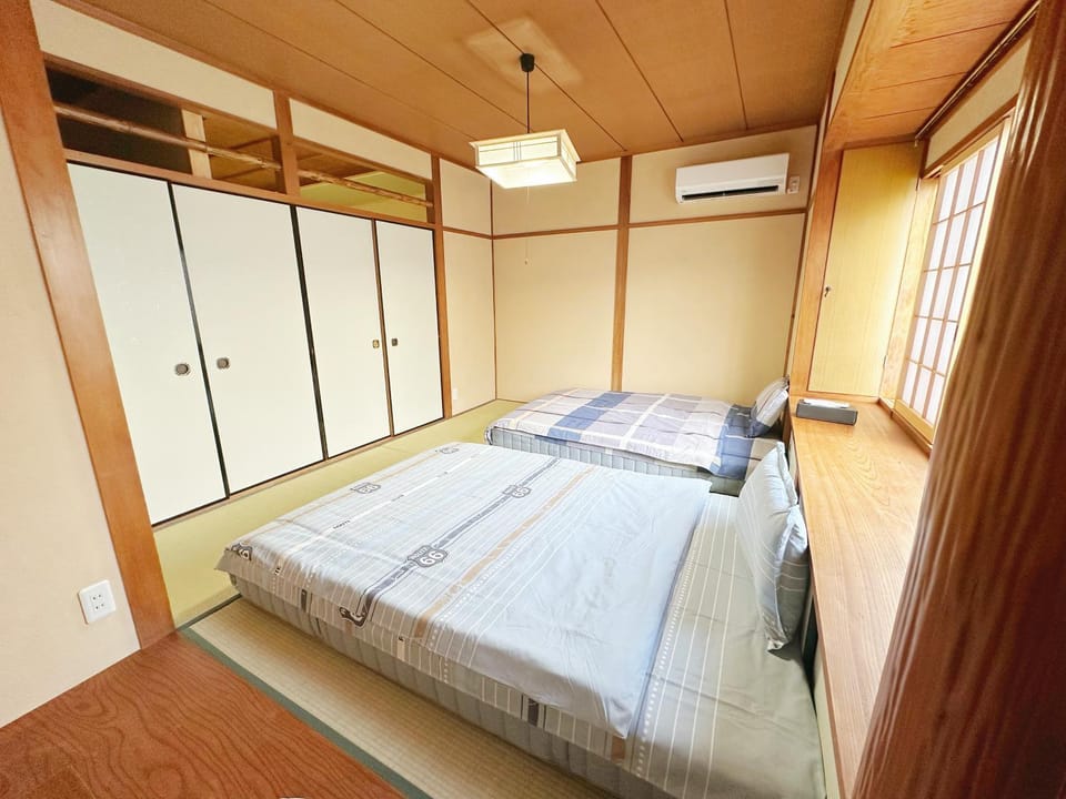 Bedroom, bunk bed