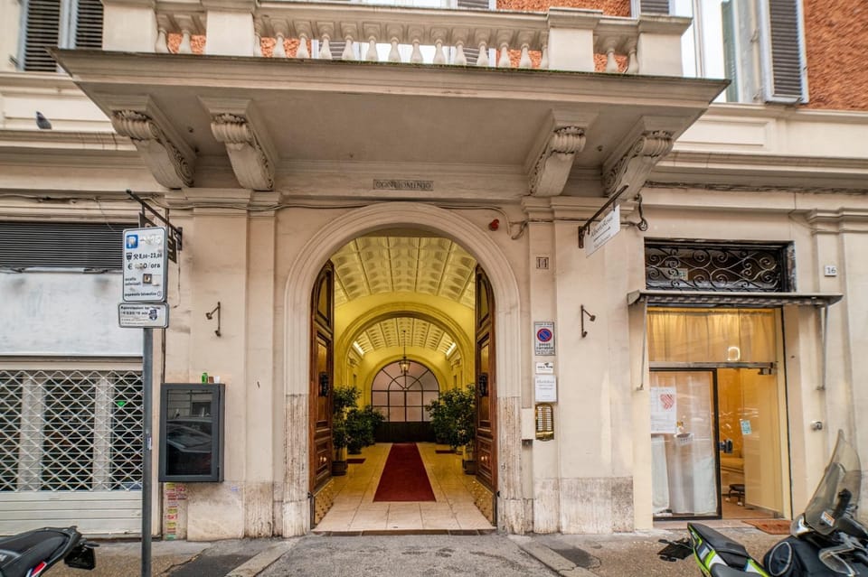 Property building, Facade/entrance, Day