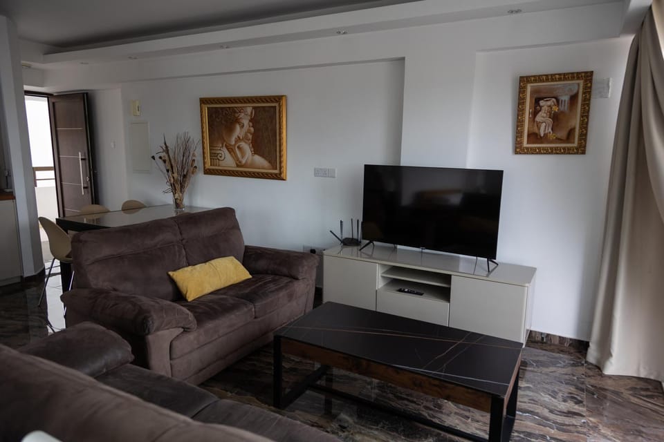 TV and multimedia, Balcony/Terrace, Living room, Seating area, Dining area