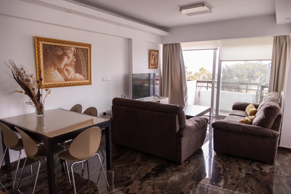 TV and multimedia, View (from property/room), Balcony/Terrace, Living room, Seating area, Dining area
