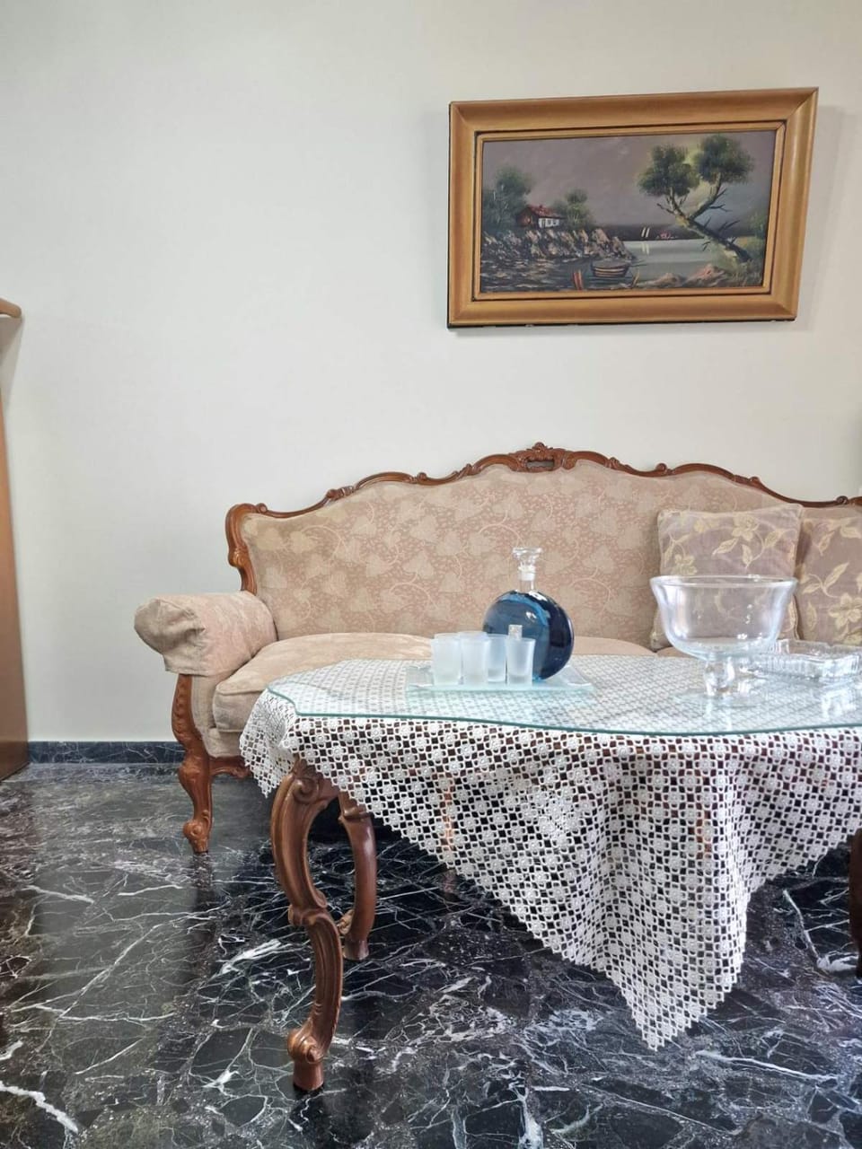 Living room, Seating area