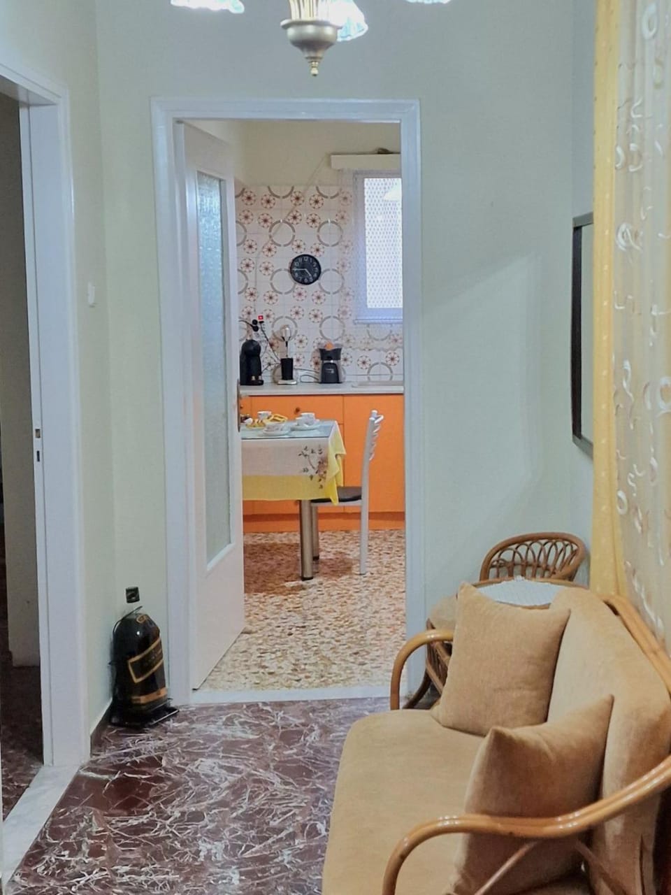 Kitchen or kitchenette, Seating area