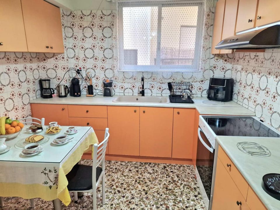 Coffee/tea facilities, Kitchen or kitchenette, Food and drinks, stove, toaster