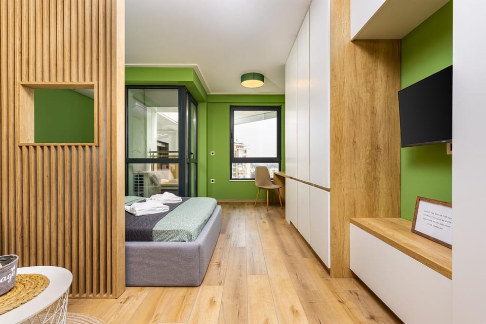 Bed, TV and multimedia, Living room