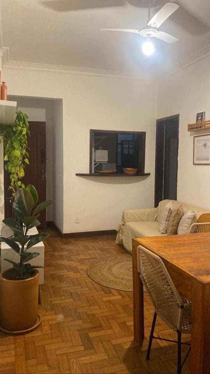Leme Apartamento 1 quadra da Praia Apartment in Rio de Janeiro