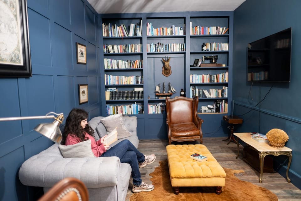 Communal lounge/ TV room, Library, TV and multimedia, Seating area