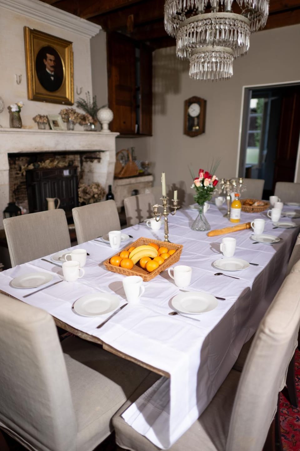 Decorative detail, Dining area, fireplace