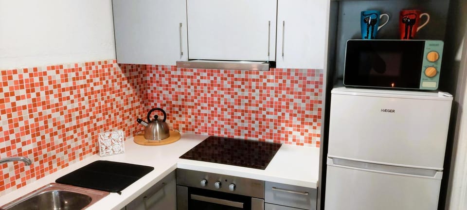 Kitchen or kitchenette, oven, stove